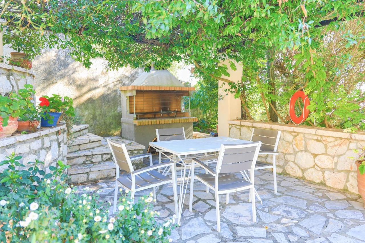 Villa Natasha Katávolos Extérieur photo