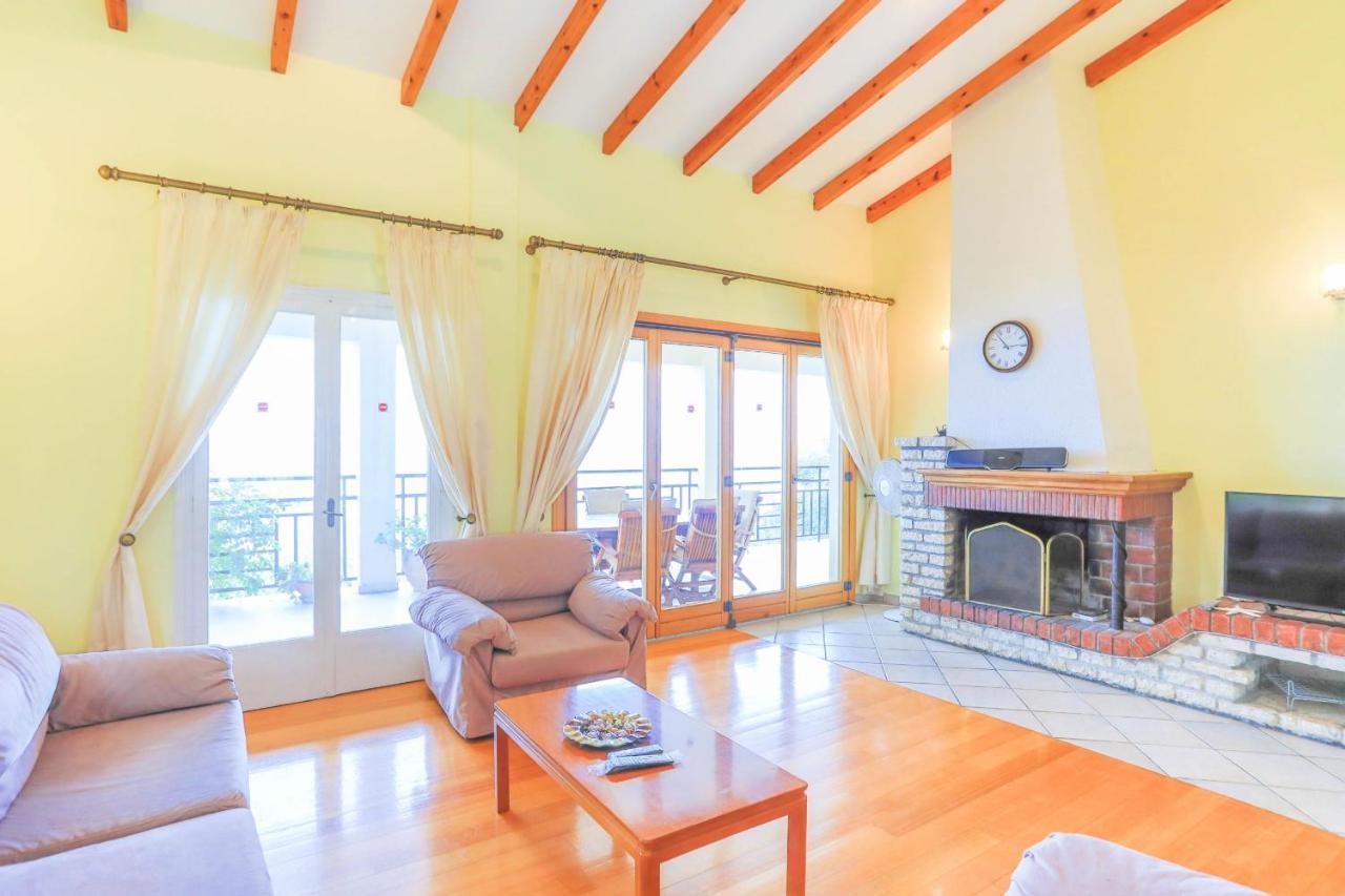Villa Natasha Katávolos Extérieur photo